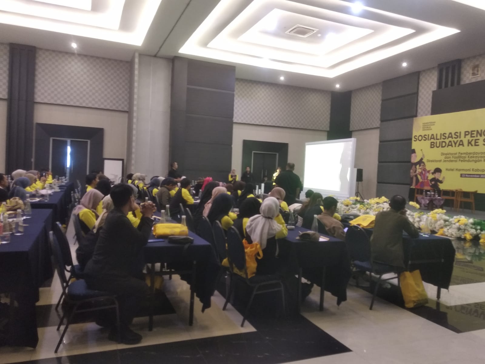 Kemenbud Luncurkan Program Gerakan Seniman Masuk Sekolah